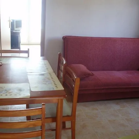 Apartments Dubravko Maslenica